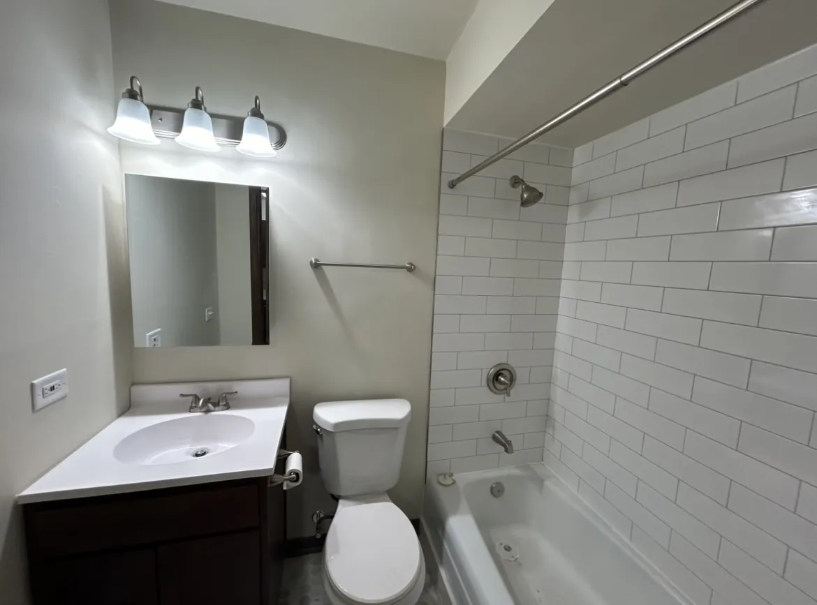 872 N Milwaukee Ave, ,  60048, USA 60048-unit#B1-Libertyville-IL