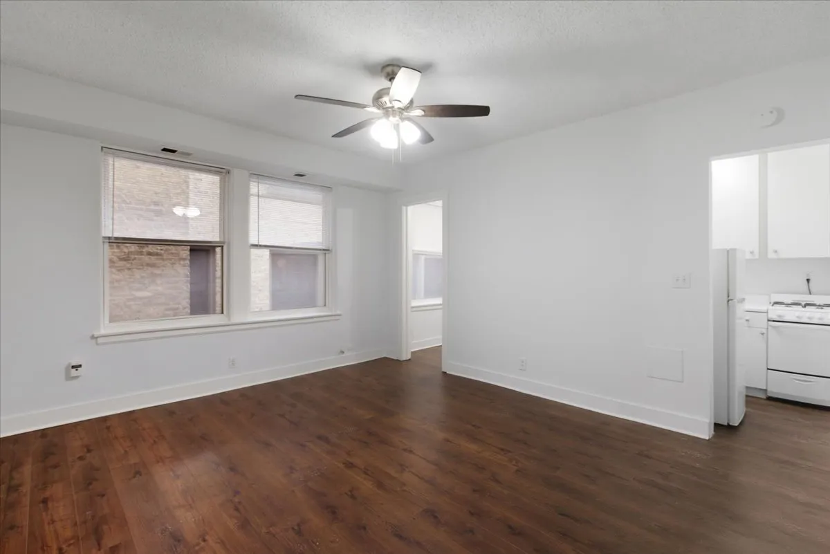 3727 N Pine Grove Ave, ,  60613, USA 60613-unit#211-Chicago-IL