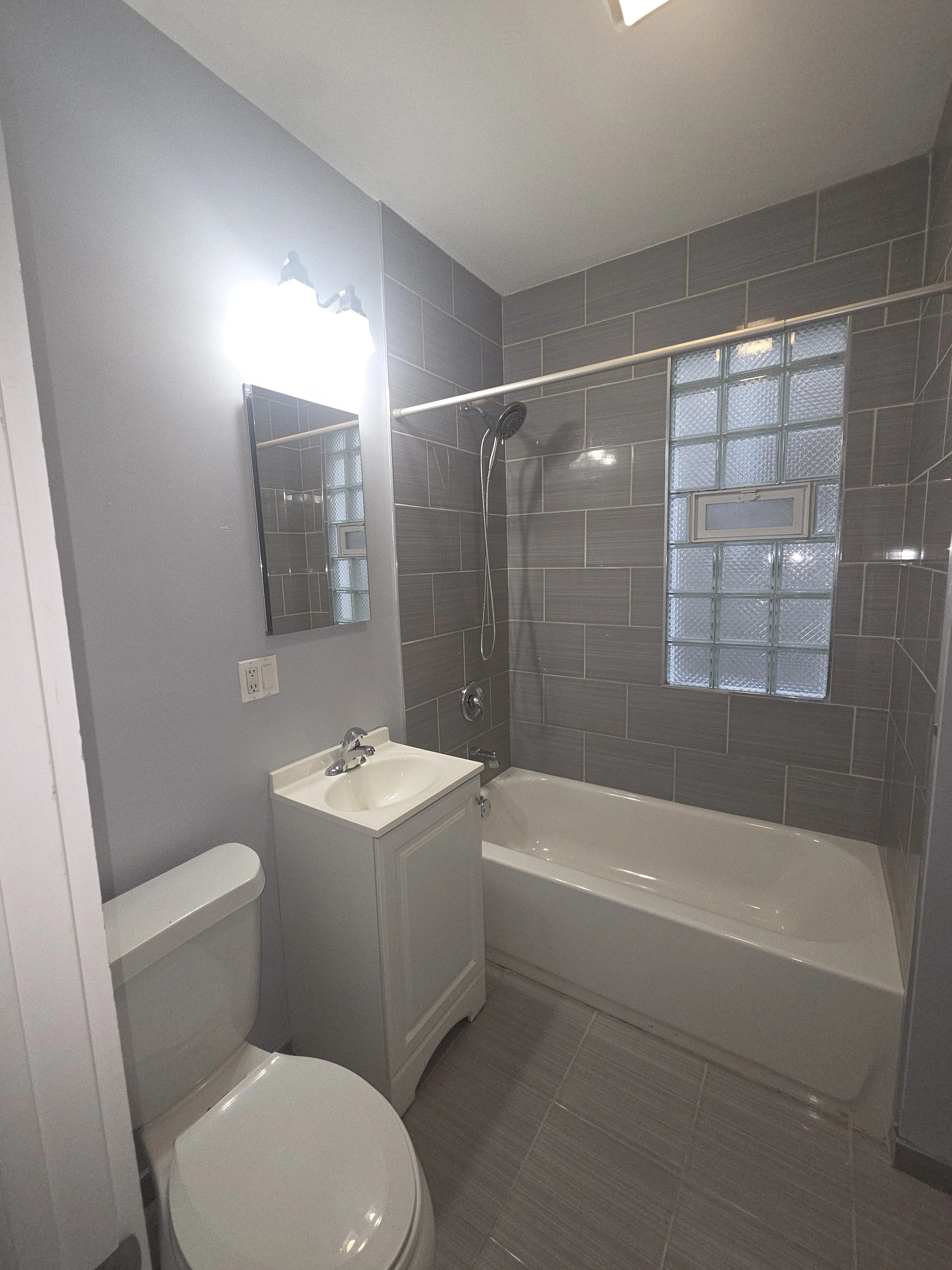 1332 W Barry Ave, ,  60657, USA 60657-unit#2-Chicago-IL