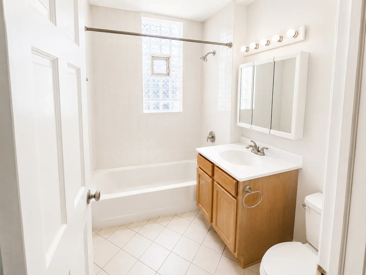 2239 N Western Ave, Chicago,  60647, USA 60647-unit#2F-CHICAGO-IL