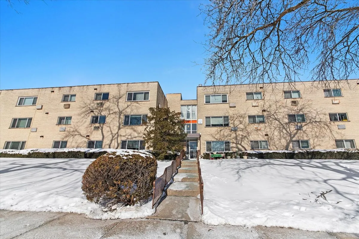 700 McKinley Ave, ,  60060, USA 60060-unit#303-Mundelein-IL