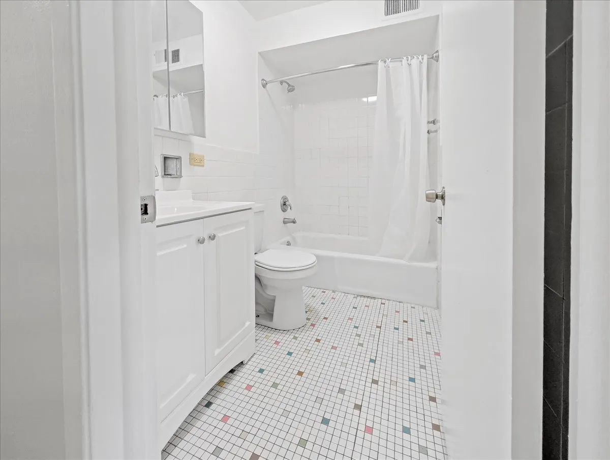 700 McKinley Ave, ,  60060, USA 60060-unit#303-Mundelein-IL