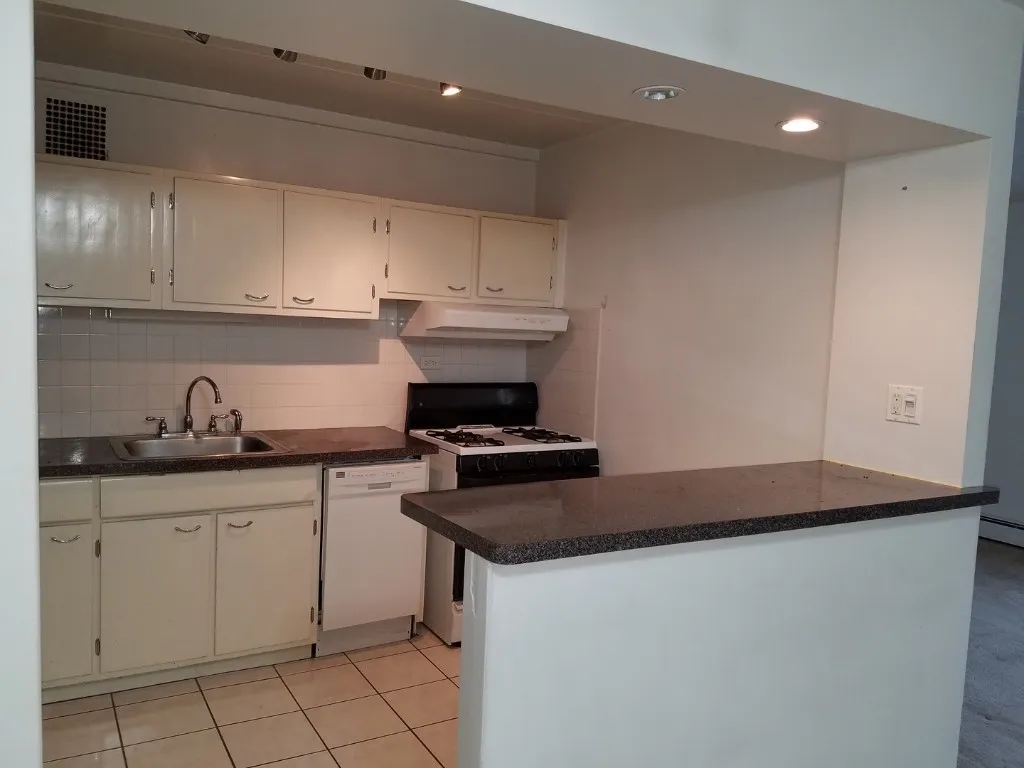 1447 W Touhy Ave, ,  60626, USA 60626-unit#304-Chicago-IL