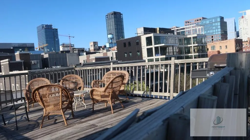 1061 W Madison St, ,  60607, USA 60607-unit#2R-Chicago-IL