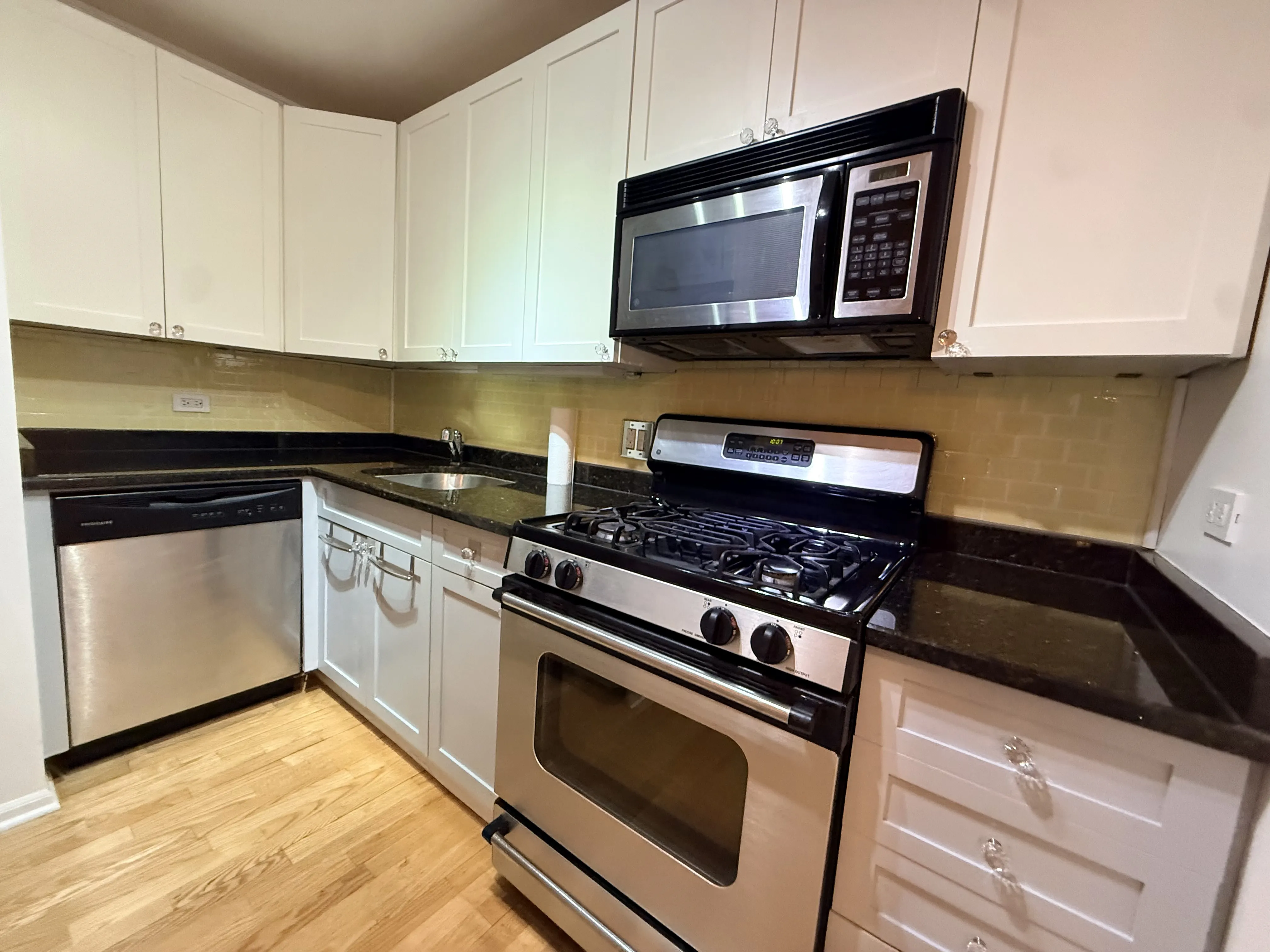 6102 N Sheridan Rd, , 60660, USA 60660-unit#208-Chicago-IL