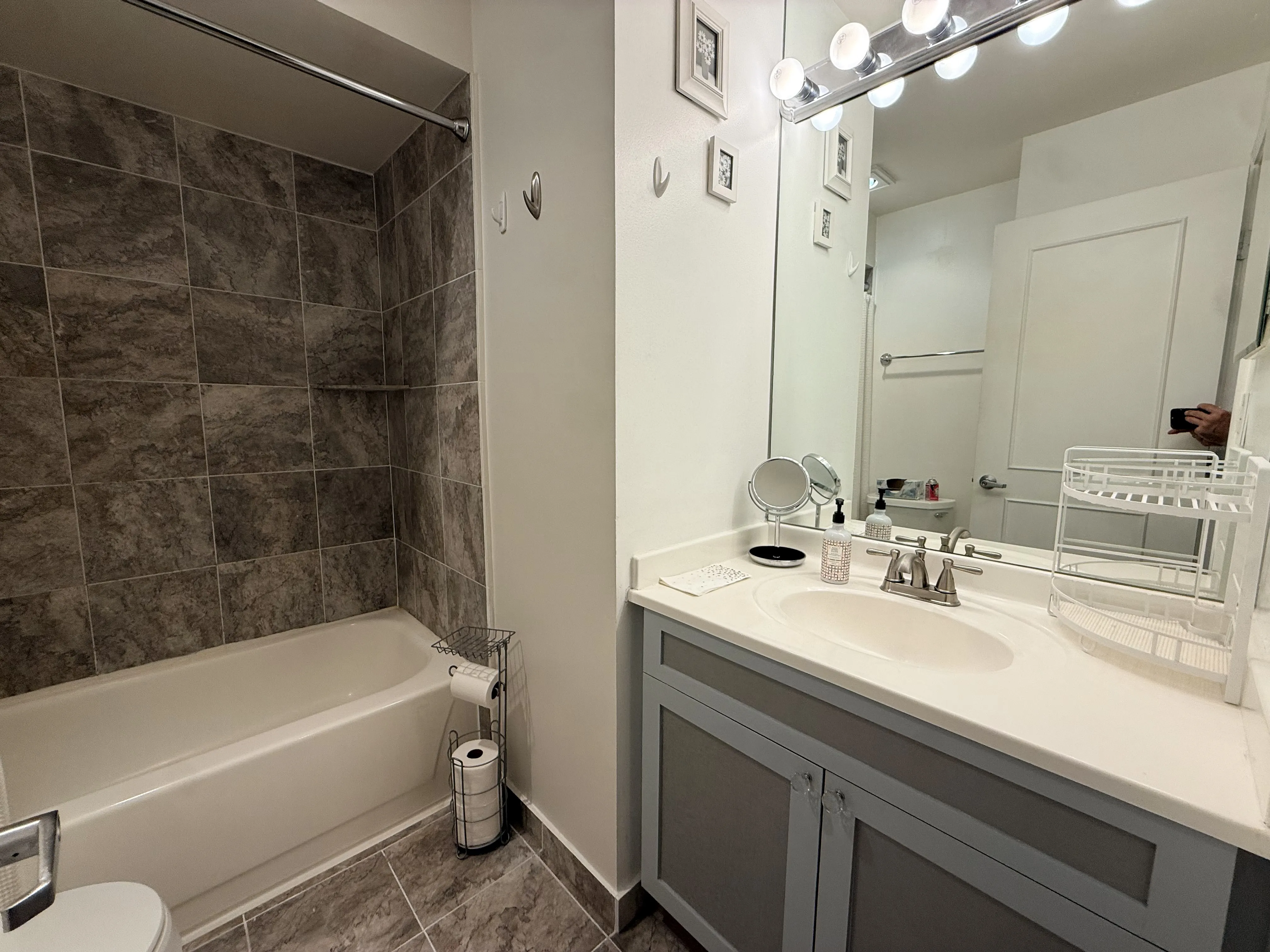 6102 N Sheridan Rd, , 60660, USA 60660-unit#208-Chicago-IL