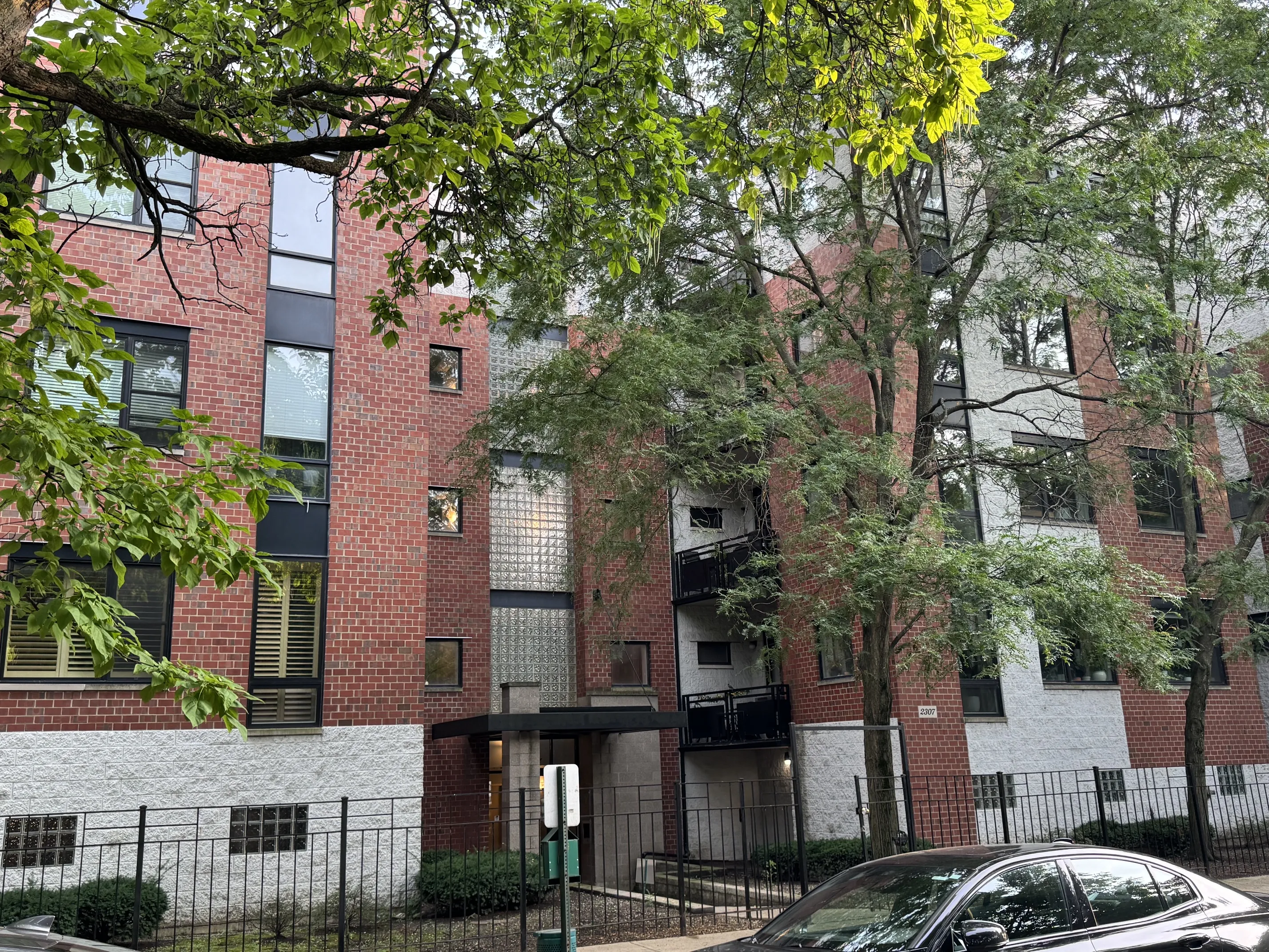 2307 W Wolfram St, ,  60618, USA 60618-unit#214-Chicago-IL