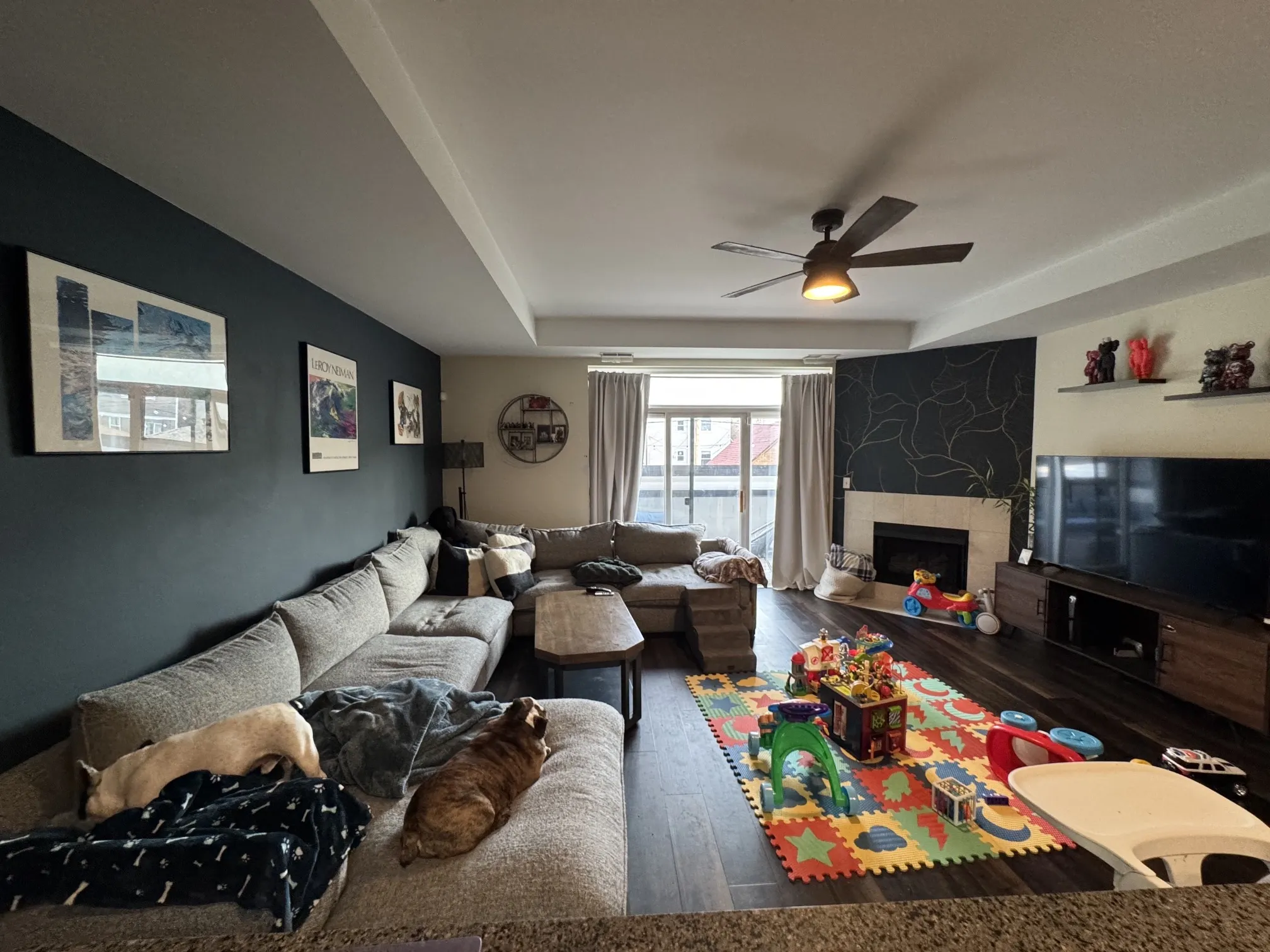 2307 W Wolfram St, ,  60618, USA 60618-unit#214-Chicago-IL