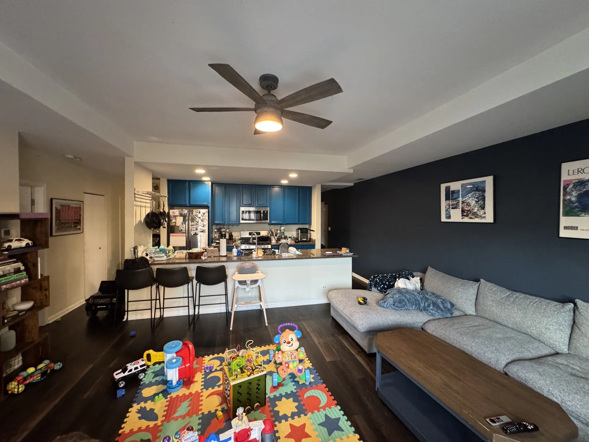 2307 W Wolfram St, ,  60618, USA 60618-unit#214-Chicago-IL