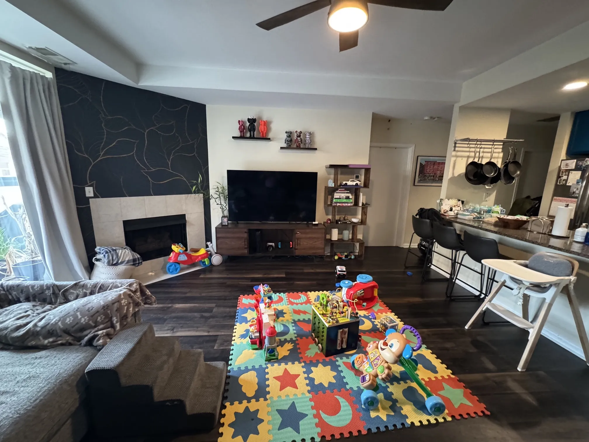 2307 W Wolfram St, ,  60618, USA 60618-unit#214-Chicago-IL