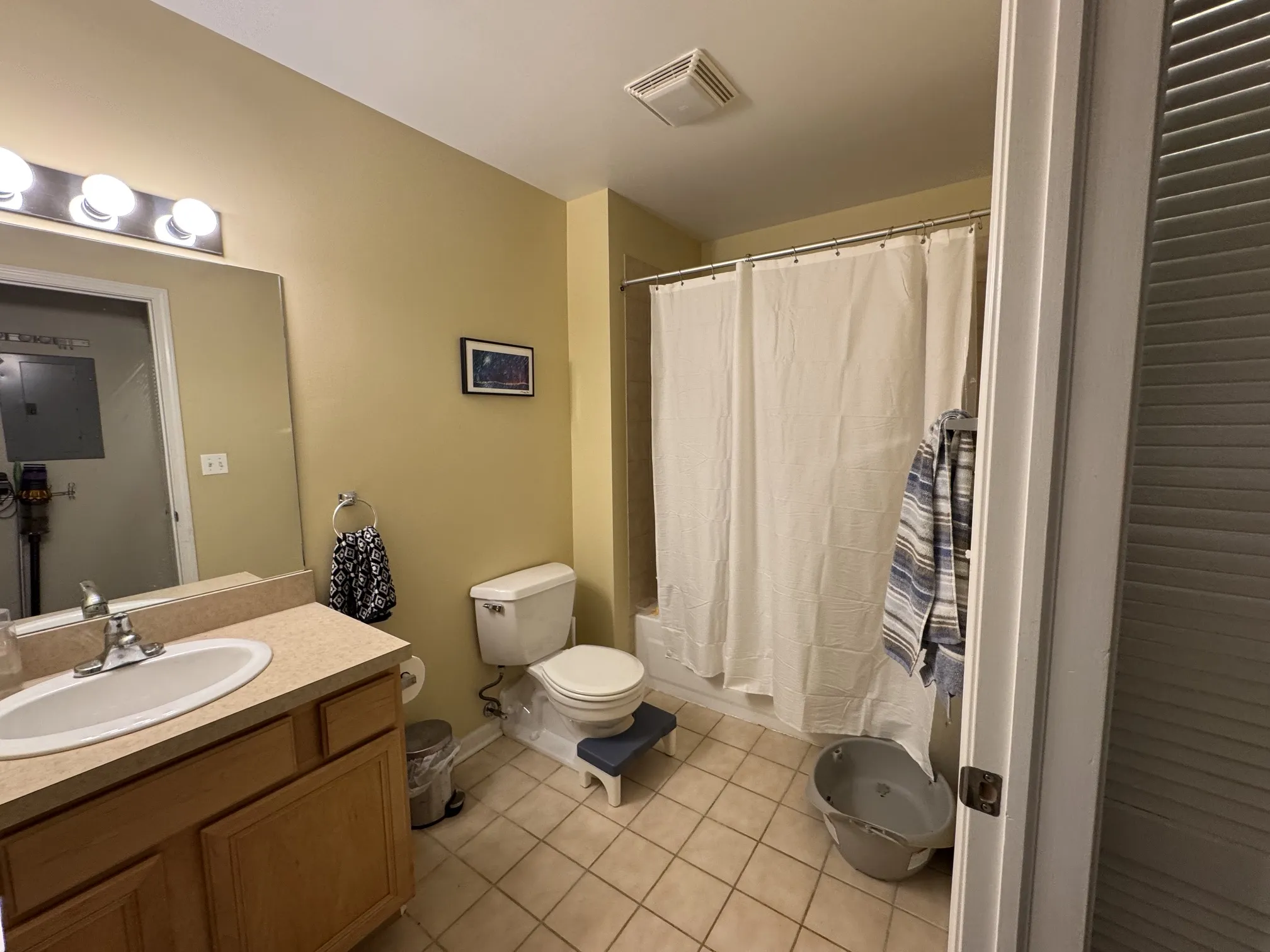 2307 W Wolfram St, ,  60618, USA 60618-unit#214-Chicago-IL