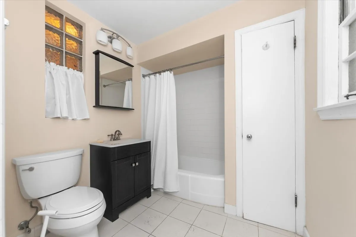 8943 Ewing Ave, ,  60203, USA 60203-Evanston-IL