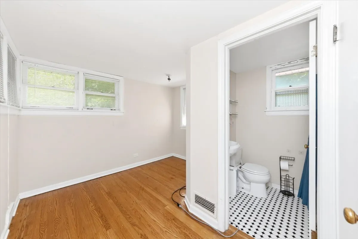 8943 Ewing Ave, ,  60203, USA 60203-Evanston-IL