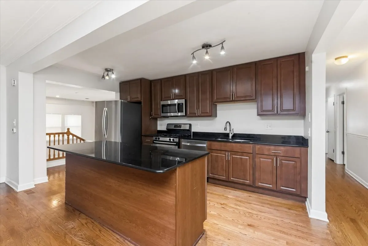 8943 Ewing Ave, ,  60203, USA 60203-Evanston-IL