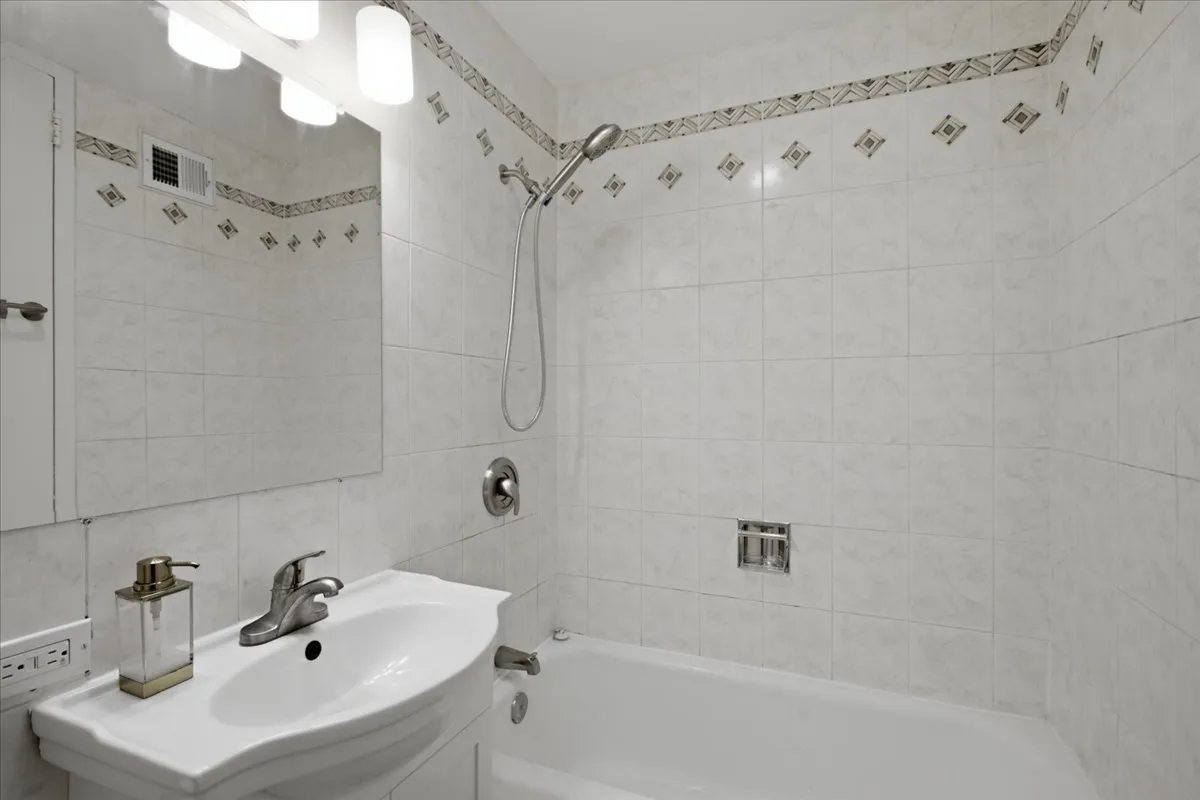 601 E 32nd St, , 60616, USA 60616-unit#605-Chicago-IL