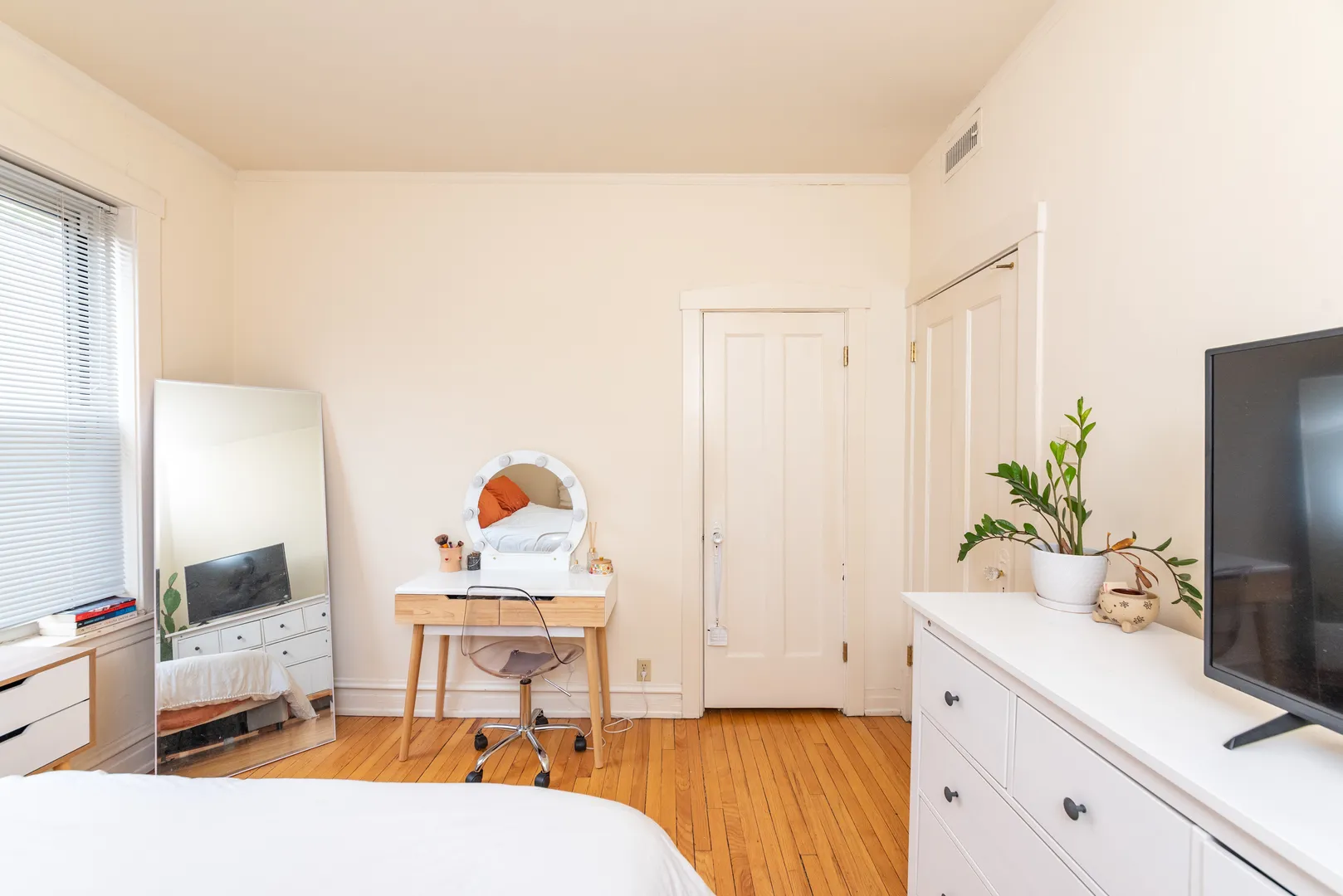 3413 N Elaine Pl, ,  60657, USA 60657-unit#2-Chicago-IL