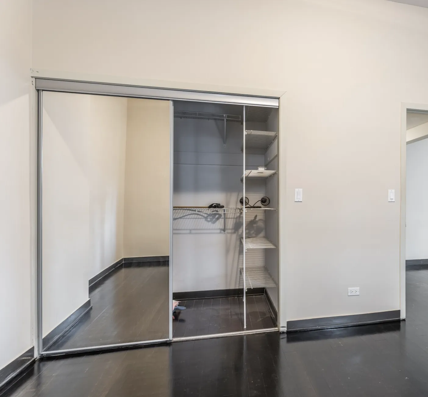 206 W Division St, , 60610, USA 60610-unit#2F-Chicago-IL