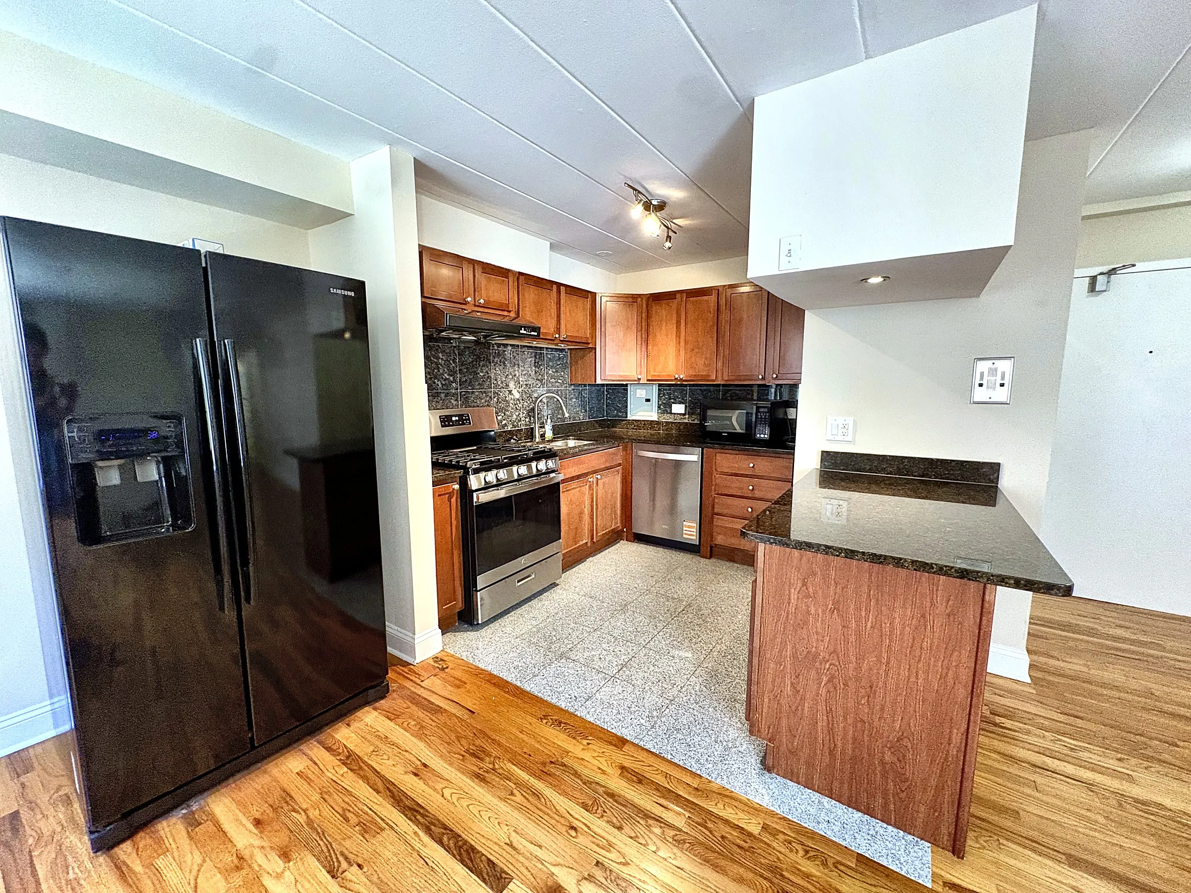 2115 W Farwell Ave, , 60645, USA 60645-unit#202-Chicago-IL