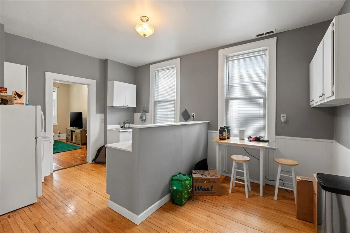 1421 W Fletcher St, , 60657, USA 60657-unit#2F-Chicago-IL