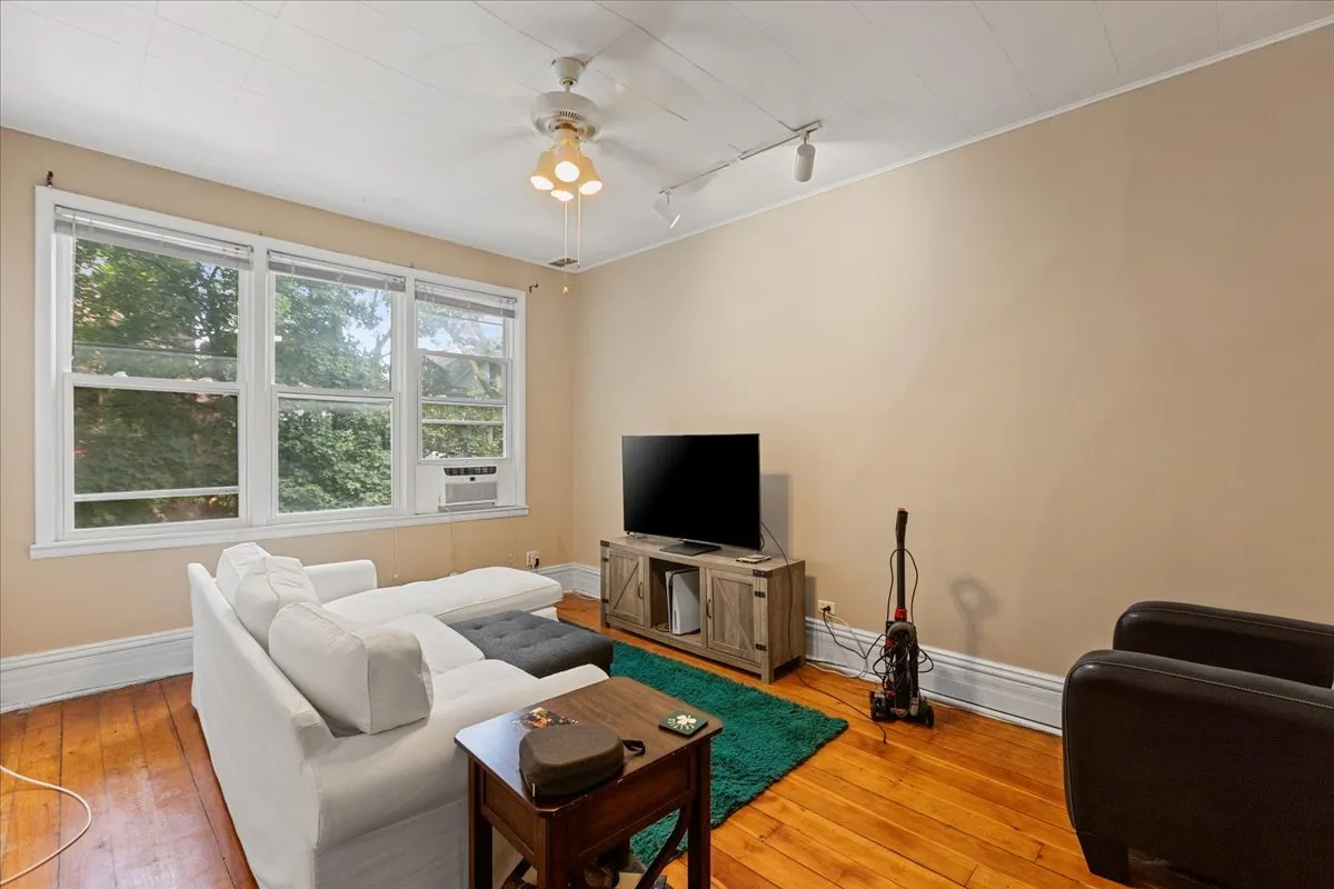 1421 W Fletcher St, , 60657, USA 60657-unit#2F-Chicago-IL