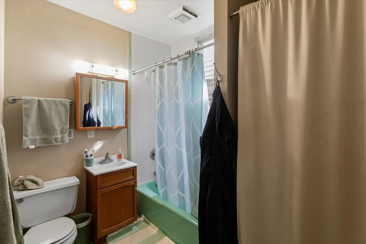 1421 W Fletcher St, , 60657, USA 60657-unit#2F-Chicago-IL