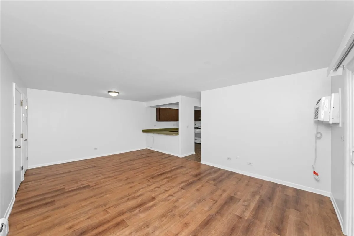124 W Washington St, , 60073, USA 60073-unit#111-Round Lake-IL