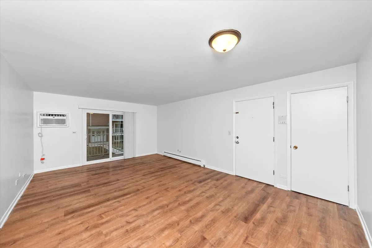 124 W Washington St, , 60073, USA 60073-unit#111-Round Lake-IL