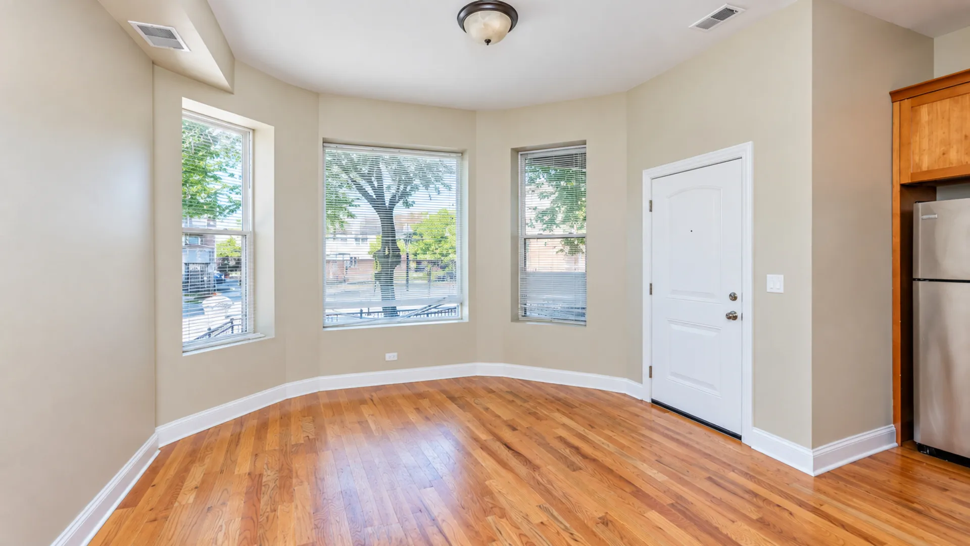 3927 N Clarendon Ave, , 60613, USA 60613-unit#1F-Chicago-IL