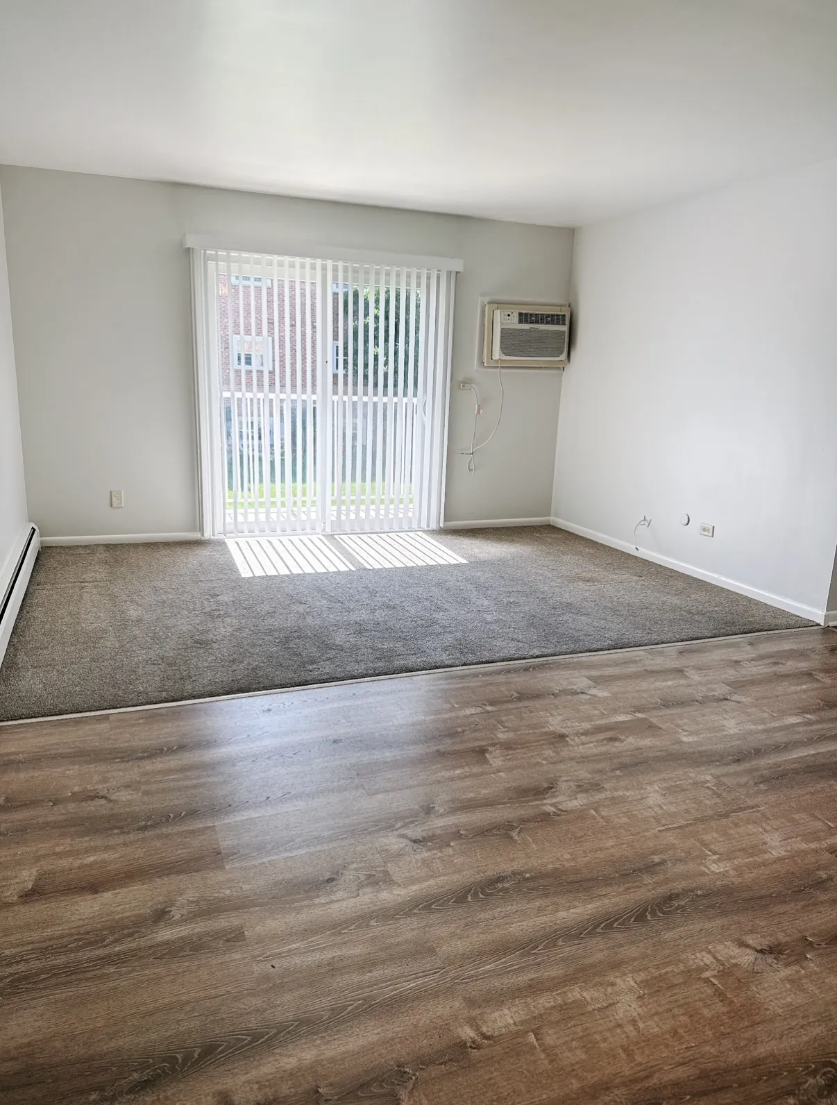 124 W Washington St, , 60073, USA 60073-unit#212-Round Lake-IL