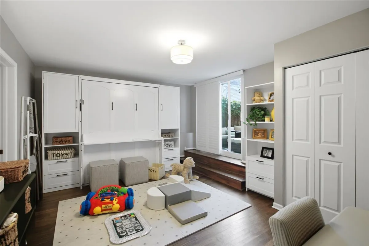 946 N Racine Ave, ,  60642, USA 60642-Chicago-IL