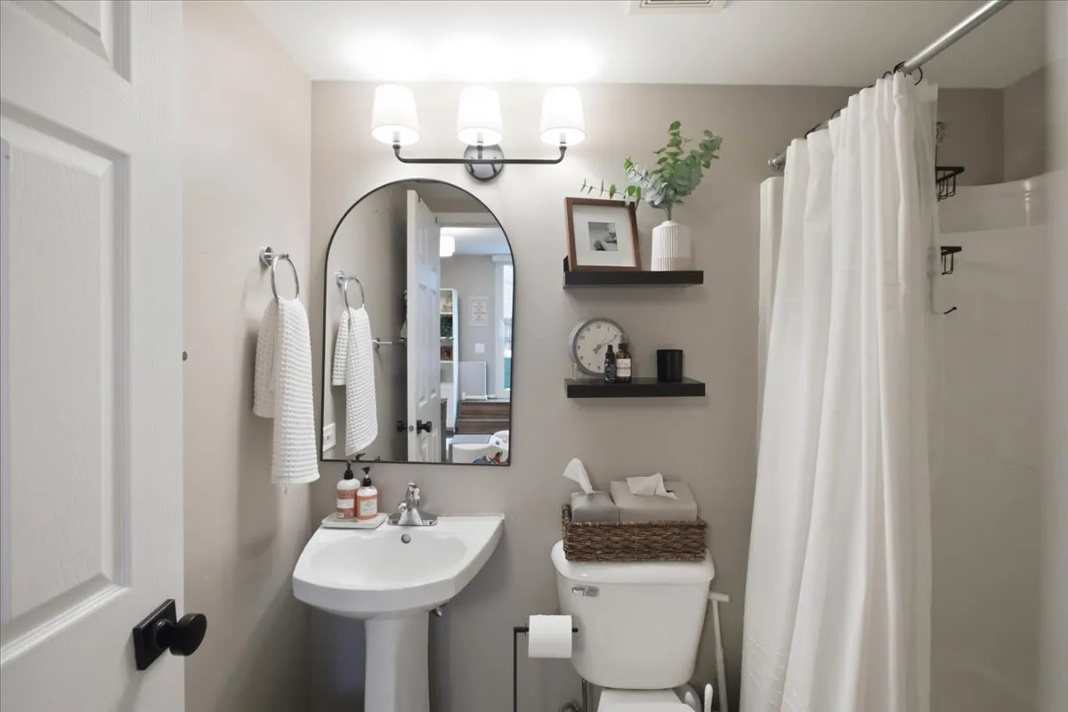 946 N Racine Ave, ,  60642, USA 60642-Chicago-IL