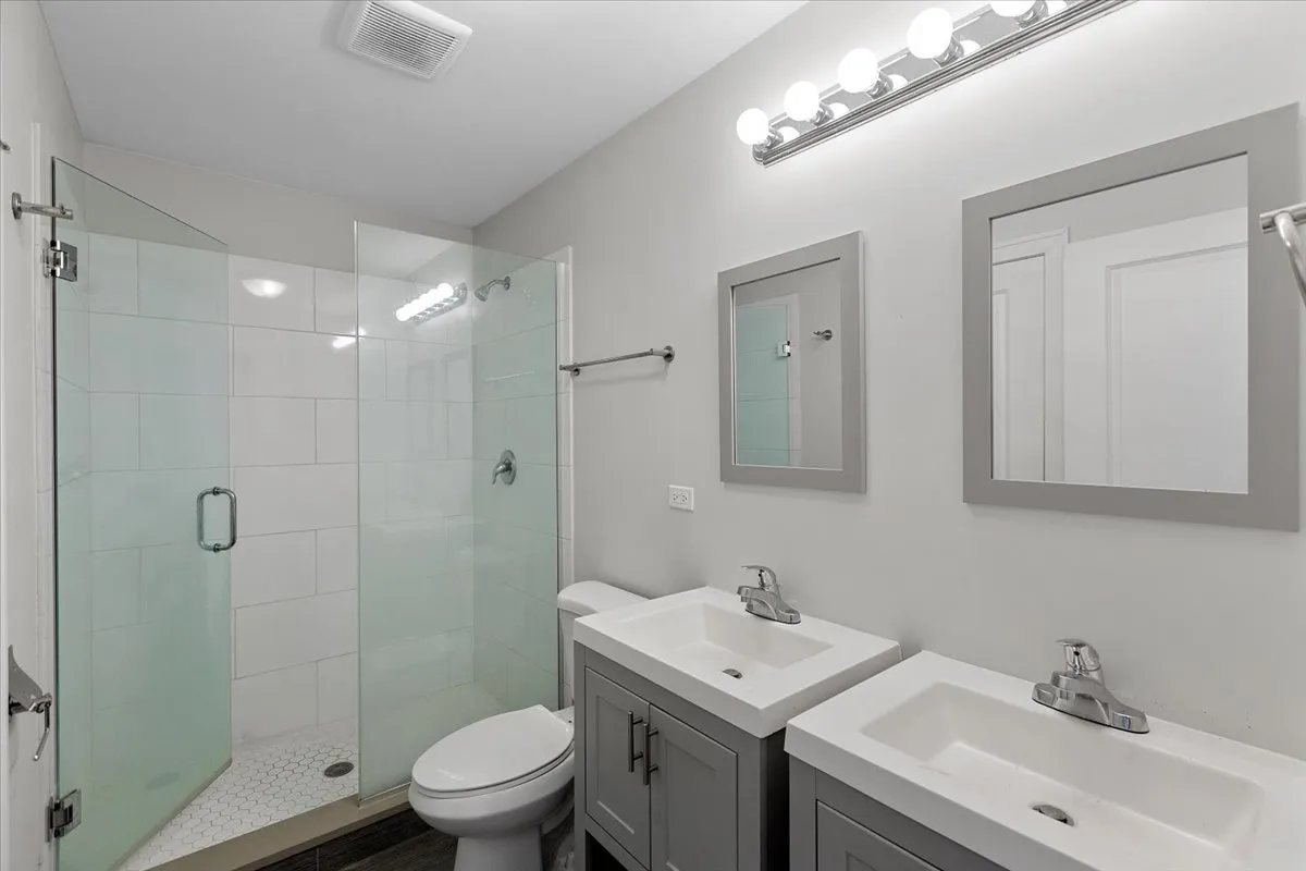 7134 S Yates Blvd, ,  60649, USA 60649-unit#3N-Chicago-IL