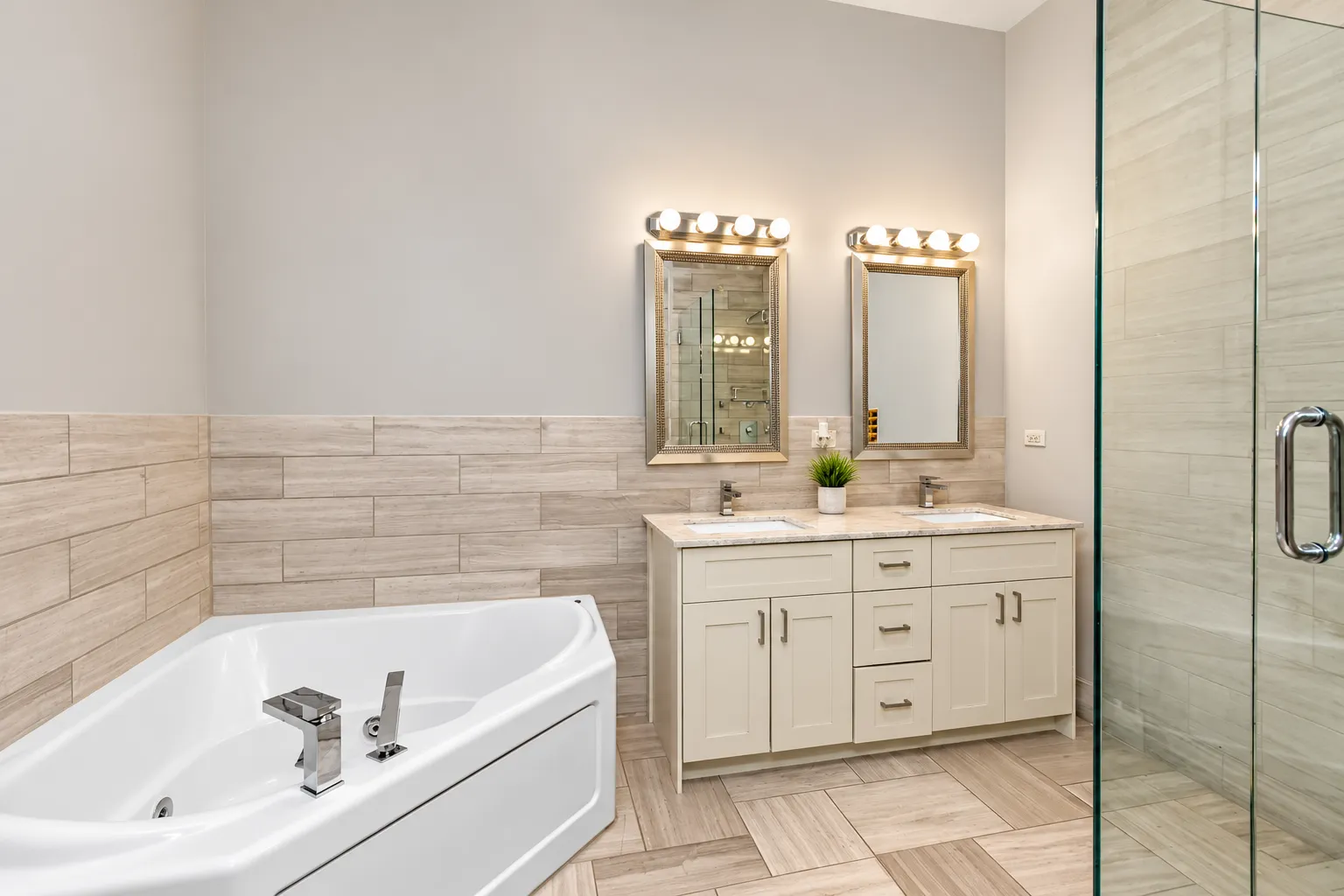 4234 S Ellis Ave, ,  60653, USA 60653-unit#4B-Chicago-IL