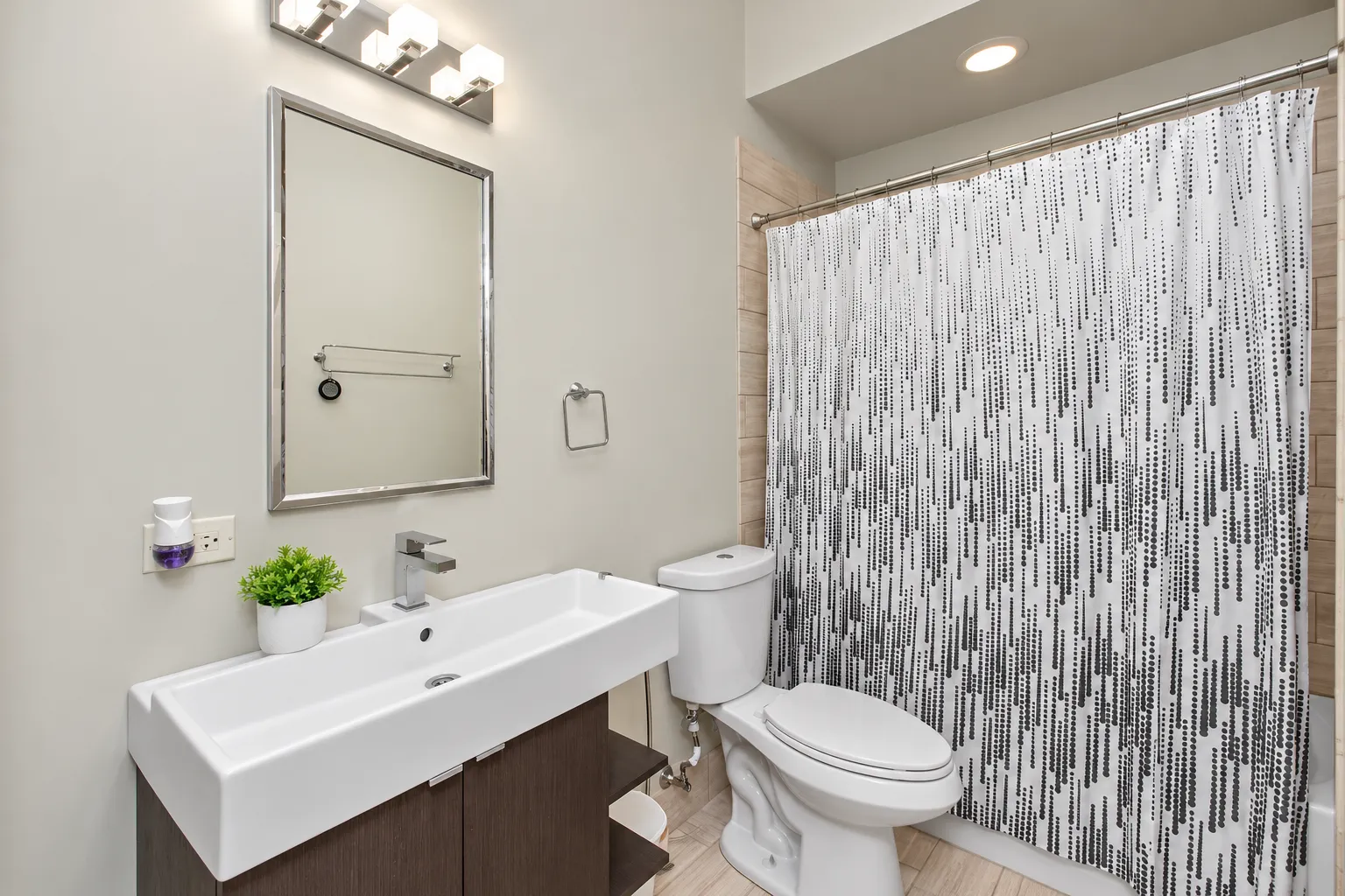 4234 S Ellis Ave, ,  60653, USA 60653-unit#4B-Chicago-IL