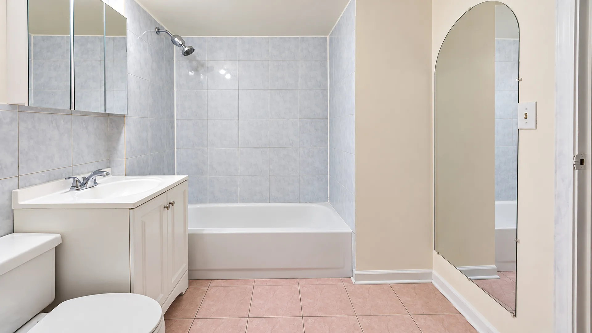3135 W Augusta Blvd, ,  60622, USA 60622-unit#3W-Chicago-IL