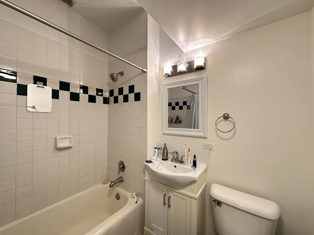 1738 W Nelson St, ,  60657, USA 60657-unit#2-Chicago-IL