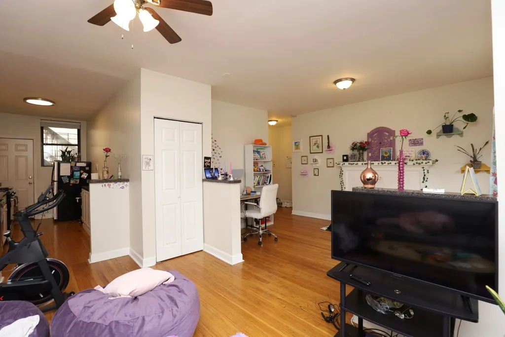 724 W Roscoe St, ,  60657, USA 60657-unit#2N-Chicago-IL