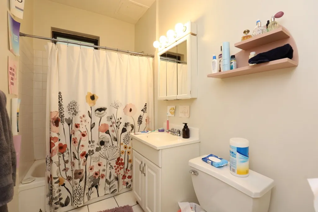 724 W Roscoe St, ,  60657, USA 60657-unit#2N-Chicago-IL