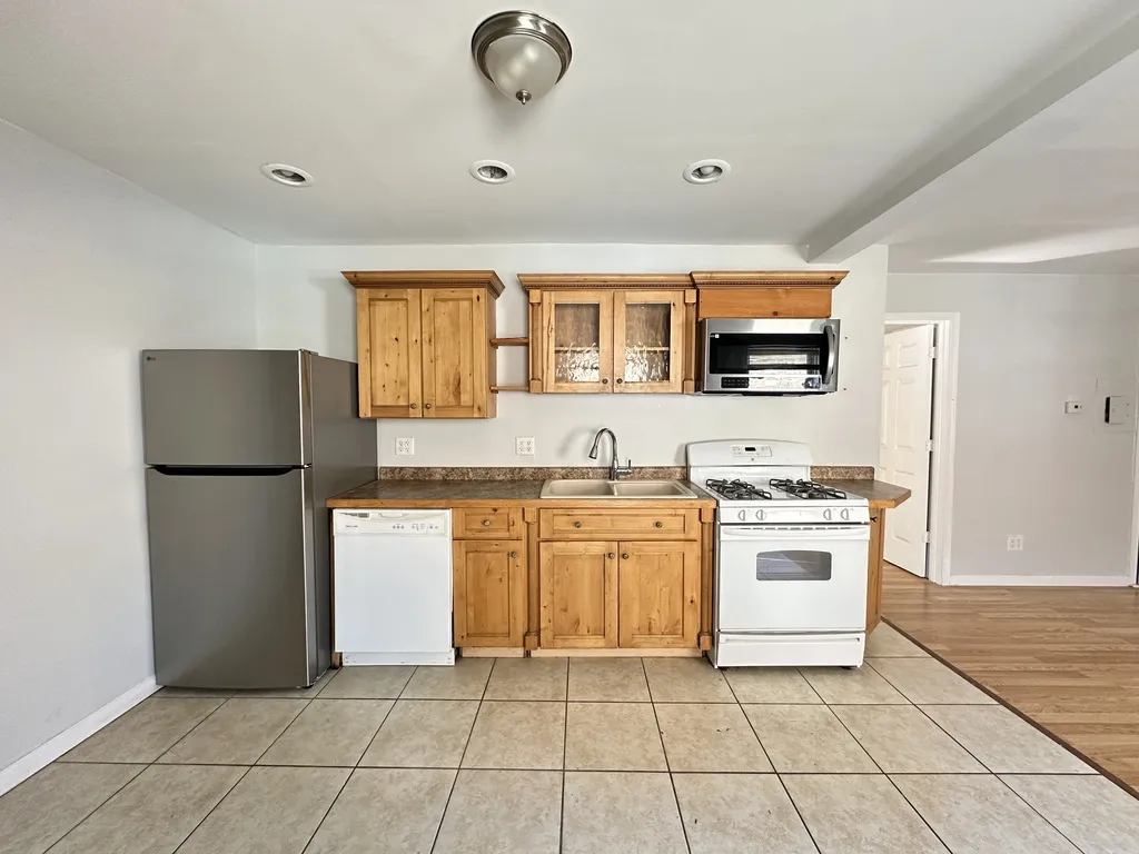 2458 N Clybourn Ave, , 60614, USA 60614-unit#1R-Chicago-IL