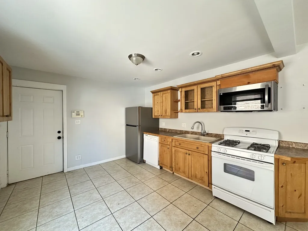 2458 N Clybourn Ave, , 60614, USA 60614-unit#1R-Chicago-IL