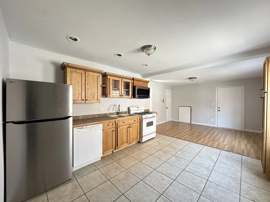 2458 N Clybourn Ave, , 60614, USA 60614-unit#1R-Chicago-IL