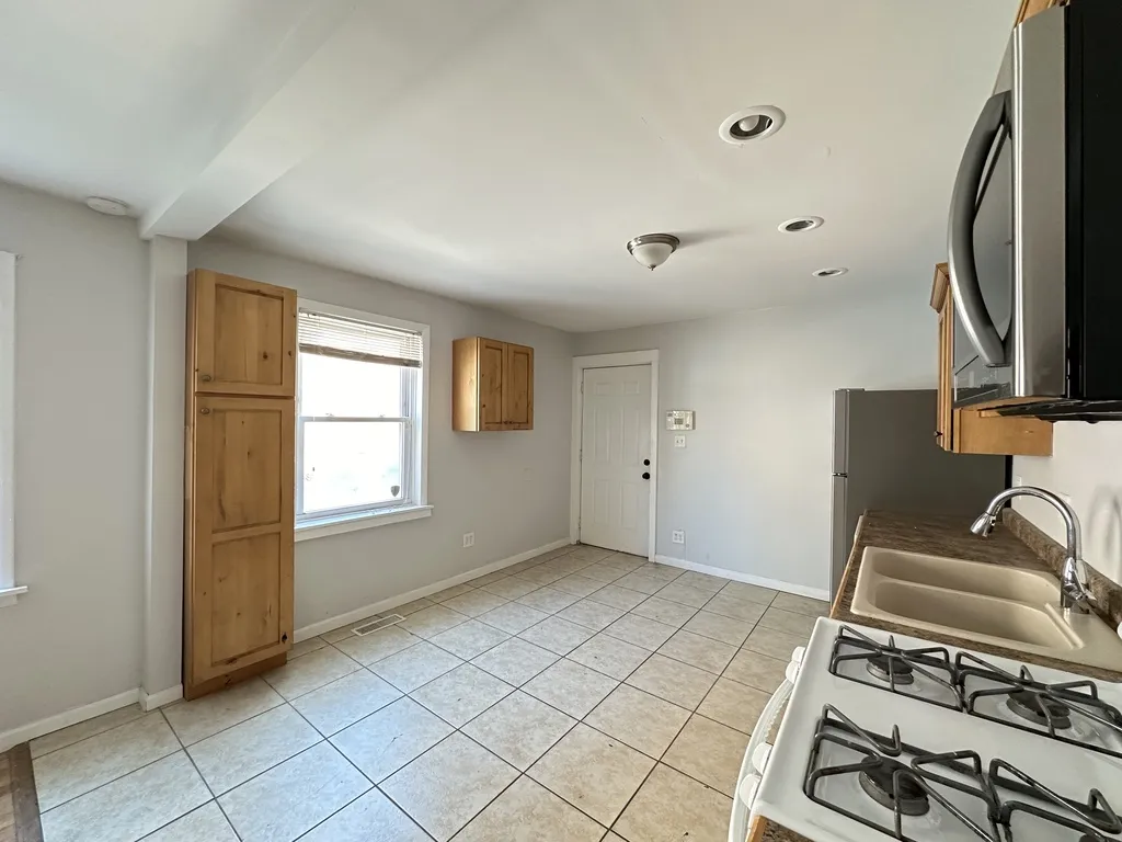 2458 N Clybourn Ave, , 60614, USA 60614-unit#1R-Chicago-IL