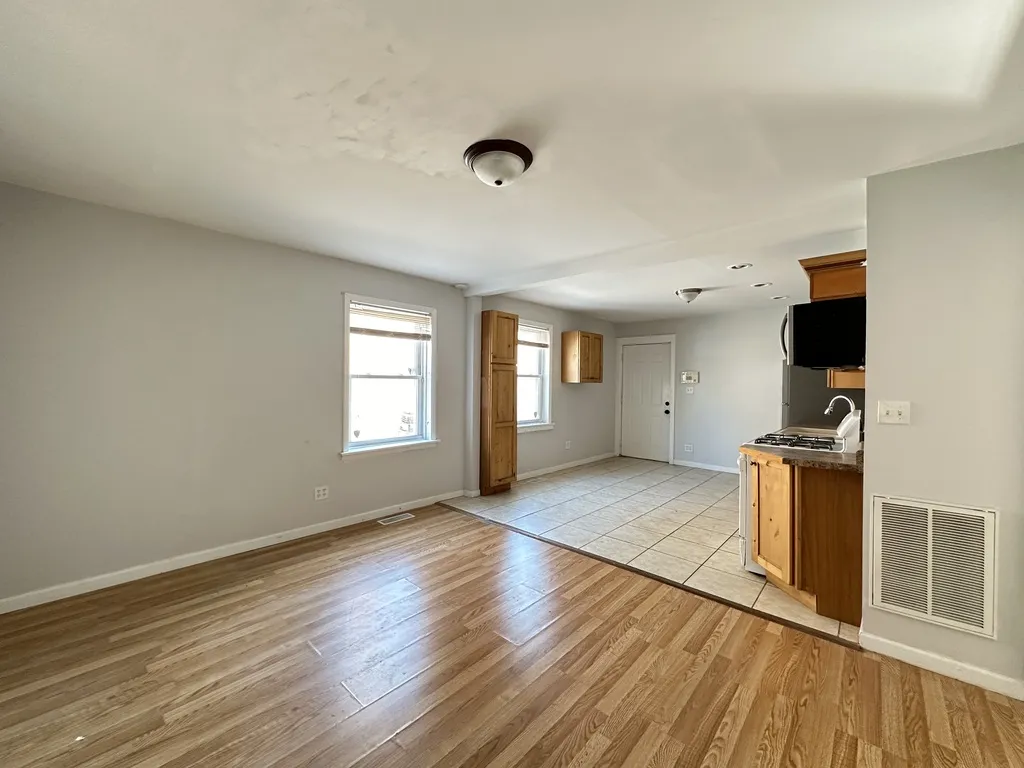 2458 N Clybourn Ave, , 60614, USA 60614-unit#1R-Chicago-IL