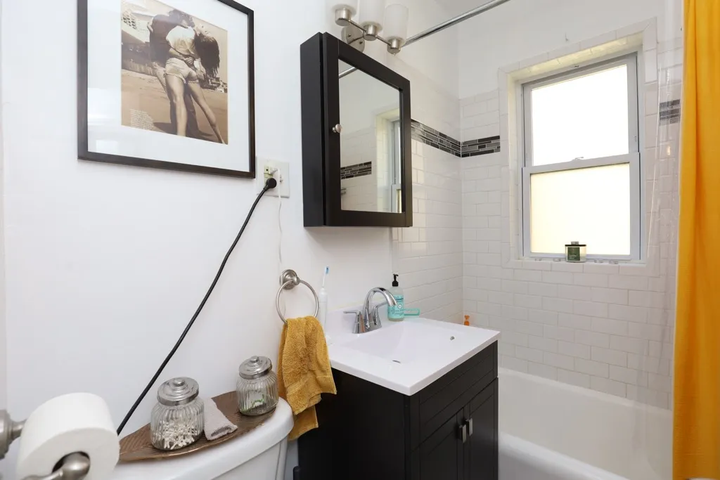 3817 N Greenview Ave, ,  60613, USA 60613-unit#2W-Chicago-IL