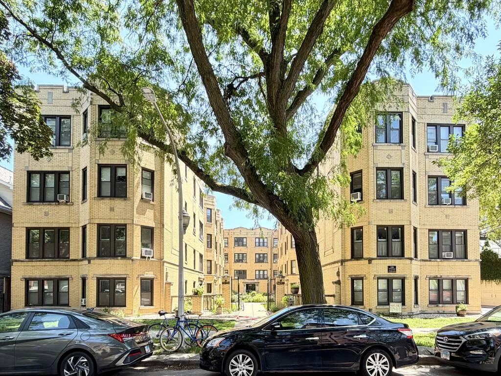 3821 N Greenview Ave, , 60613, USA 60613-unit#1E-Chicago-IL