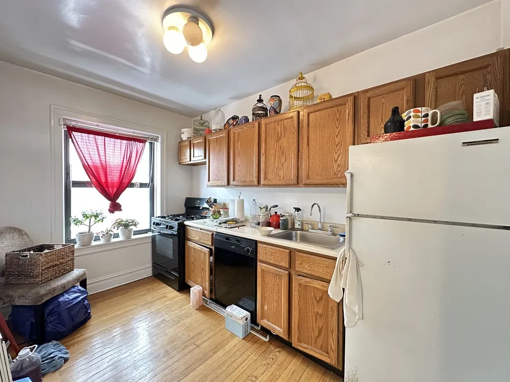 1913 W Larchmont Ave, ,  60613, USA 60613-unit#3A-Chicago-IL