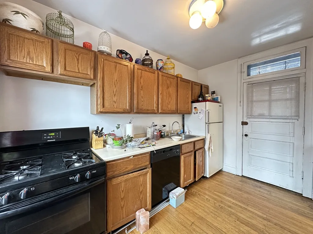 1913 W Larchmont Ave, ,  60613, USA 60613-unit#3A-Chicago-IL
