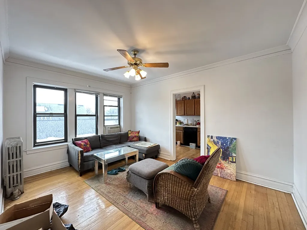 1913 W Larchmont Ave, ,  60613, USA 60613-unit#3A-Chicago-IL