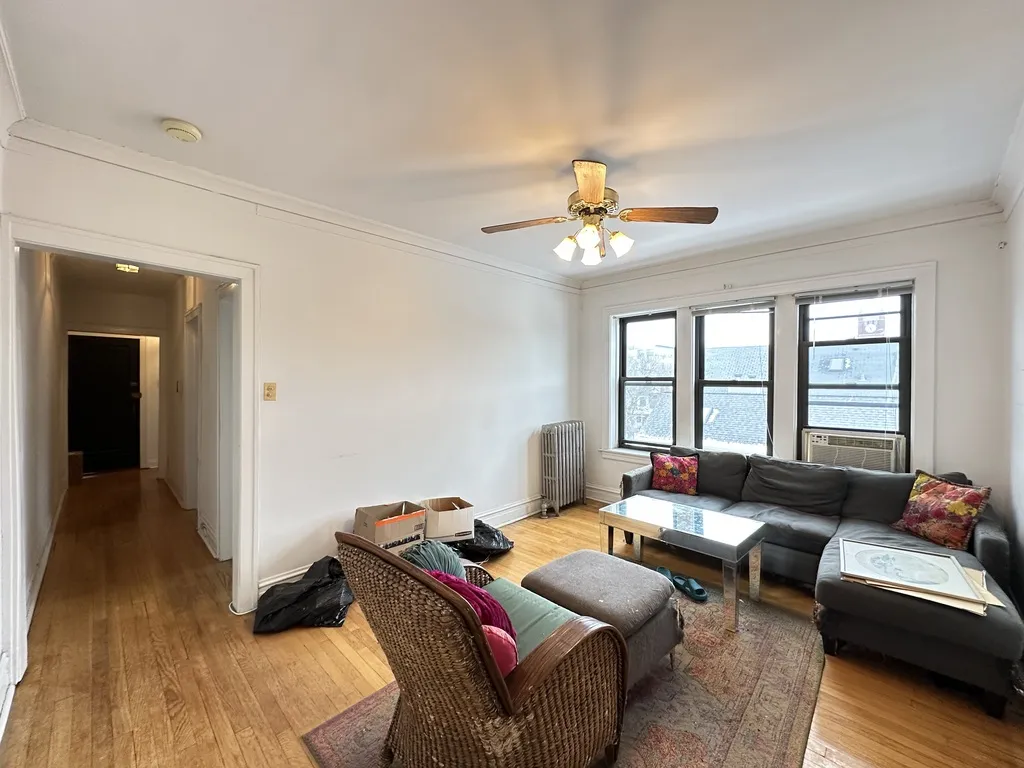 1913 W Larchmont Ave, ,  60613, USA 60613-unit#3A-Chicago-IL