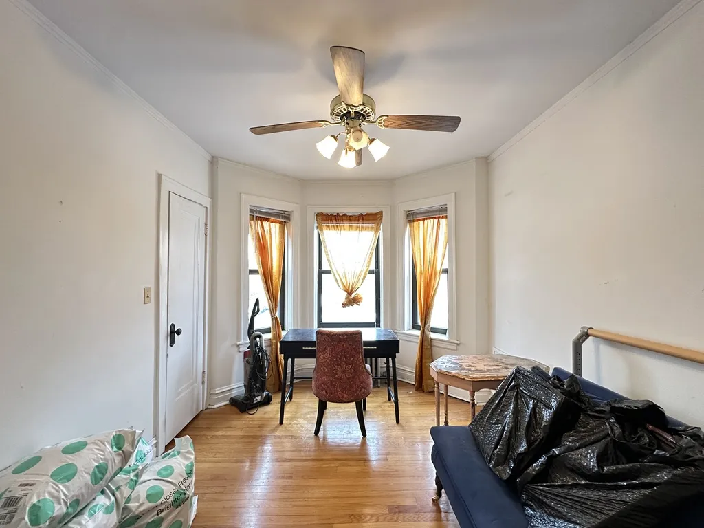 1913 W Larchmont Ave, ,  60613, USA 60613-unit#3A-Chicago-IL